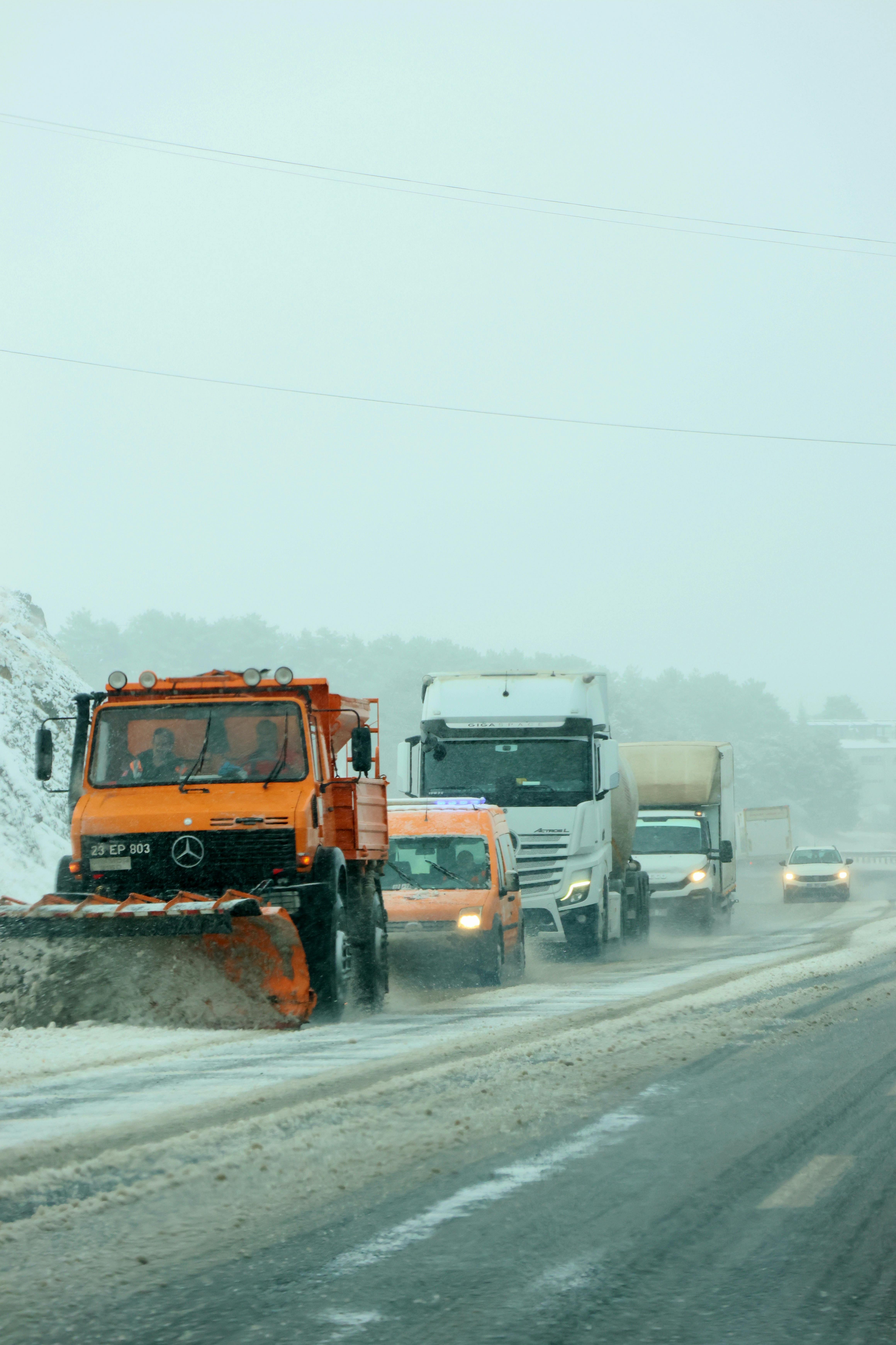 Eisbeseitigung in Kiel – Beseitigung von Glätte und Eisflächen für sichere, rutschfreie Wege.